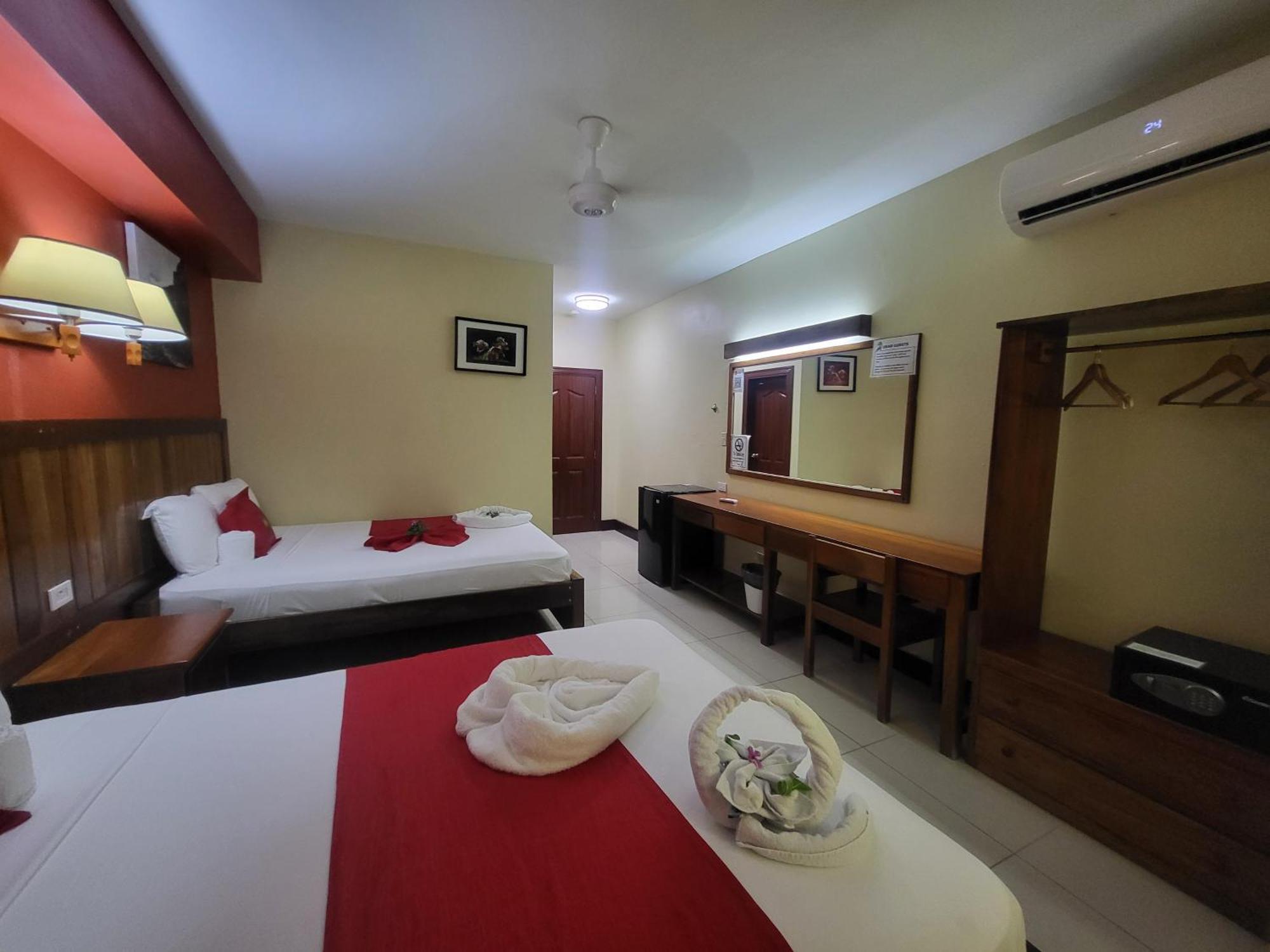 Caye Caulker Plaza Hotel Экстерьер фото